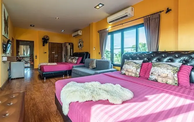 6-Bedroom Villa