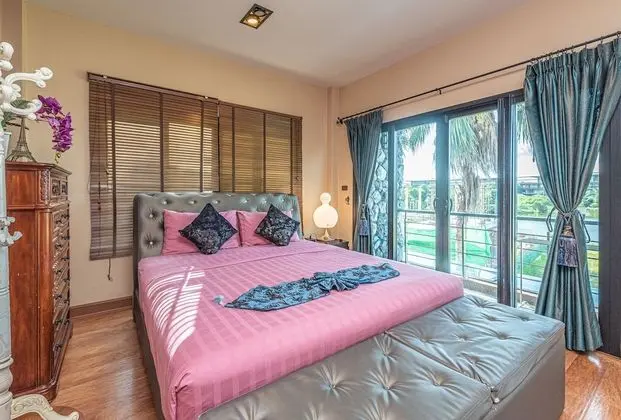 6-Bedroom Villa