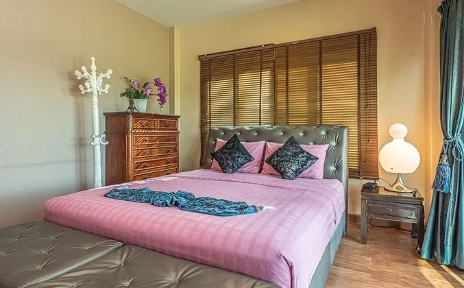 6-Bedroom Villa