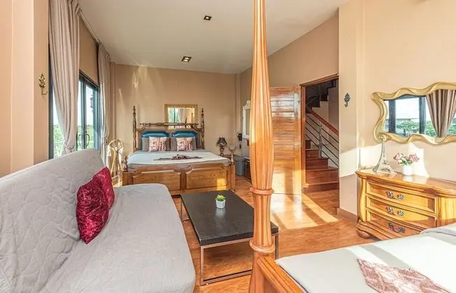 6-Bedroom Villa