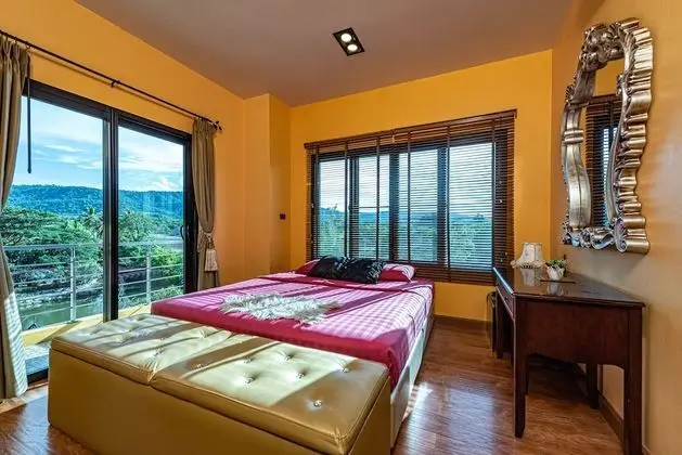 6-Bedroom Villa