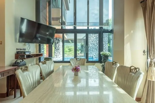 6-Bedroom Villa