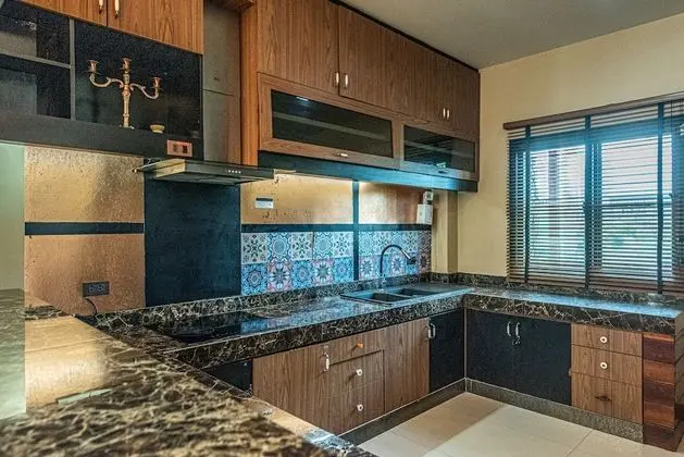 6-Bedroom Villa