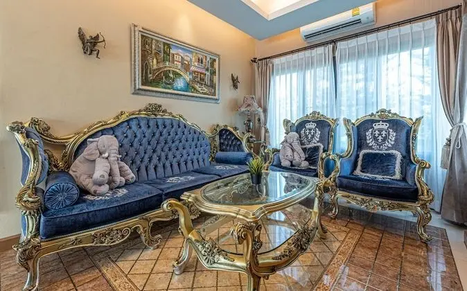 6-Bedroom Villa