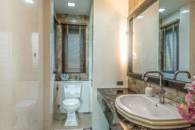 6-Bedroom Villa