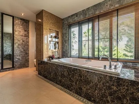6-Bedroom Villa