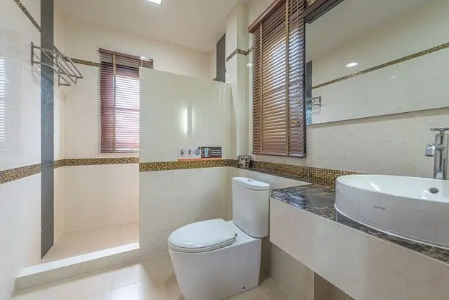 6-Bedroom Villa