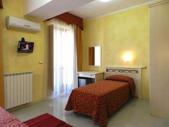 Standard Üç Kişilik Oda
