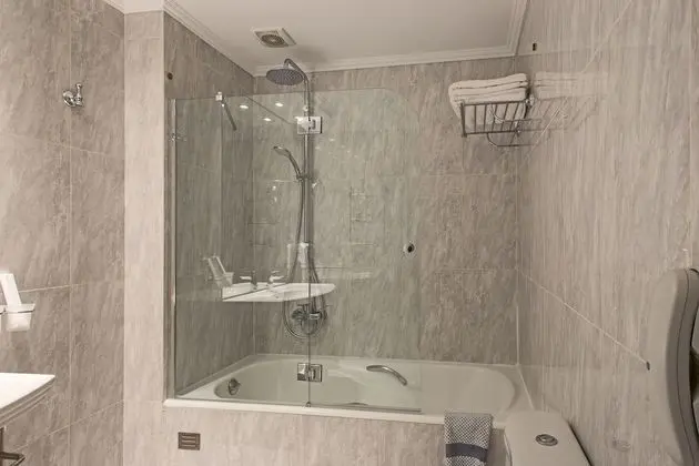 Superior Tek Büyük veya İki Ayrı Yataklı Oda