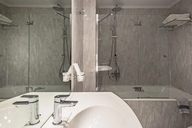 Superior Tek Büyük veya İki Ayrı Yataklı Oda