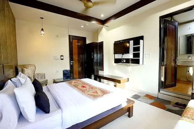 Deluxe Tek Büyük Yataklı Oda