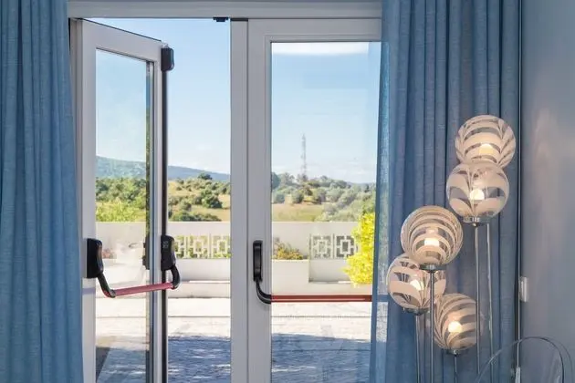 Tek Büyük veya İki Ayrı Yataklı Oda, Engellilere Uygun, Dağ Manzaralı