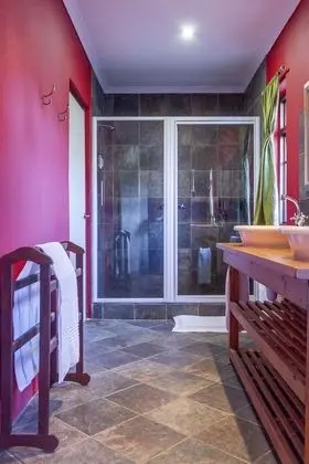 Family Oda, Bahçe Manzaralı