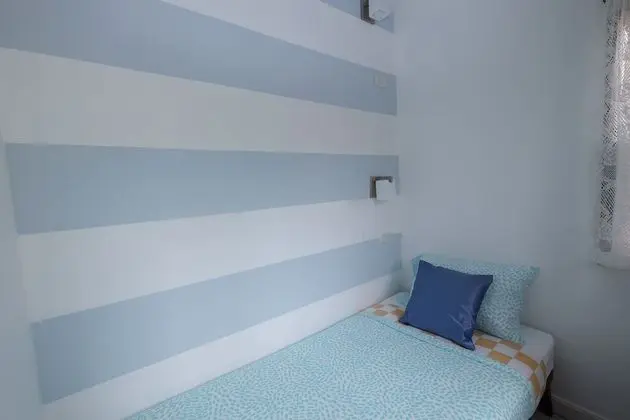 Standard Single Room with Share Bathroom - Female Only