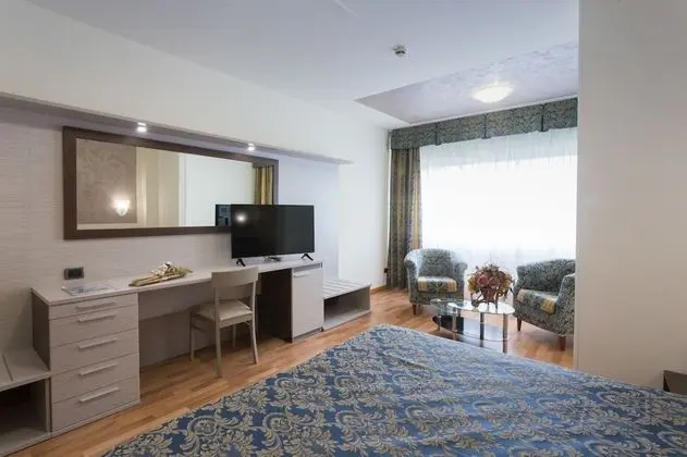Tek Büyük veya İki Ayrı Yataklı Oda