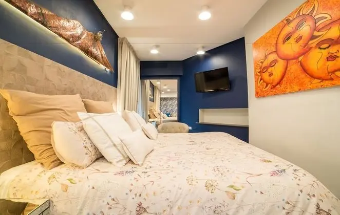 Junior Süit, 1 Büyük (Queen) Boy Yatak ve Çekyat