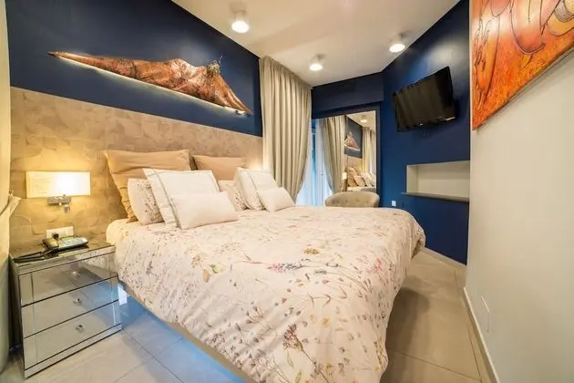 Junior Süit, 1 Büyük (Queen) Boy Yatak ve Çekyat