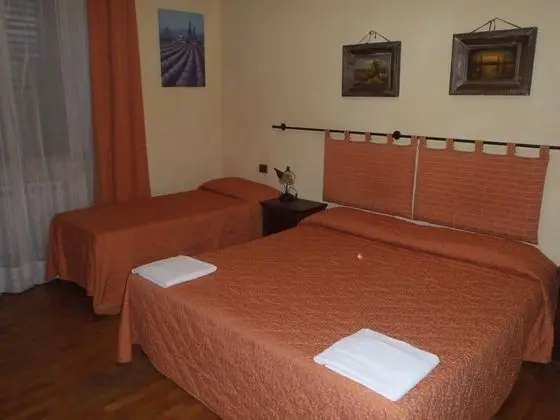 Üç Kişilik Oda