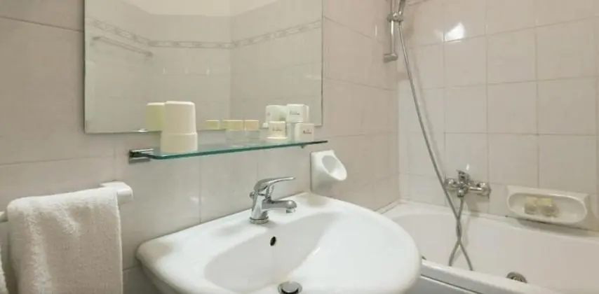 Tek Büyük veya İki Ayrı Yataklı Oda, Balkon, Deniz Manzaralı