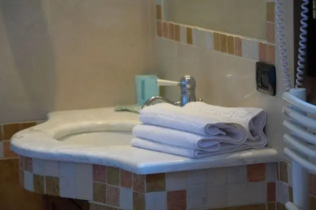 Büyük Yataklı Tek Kişilik Oda