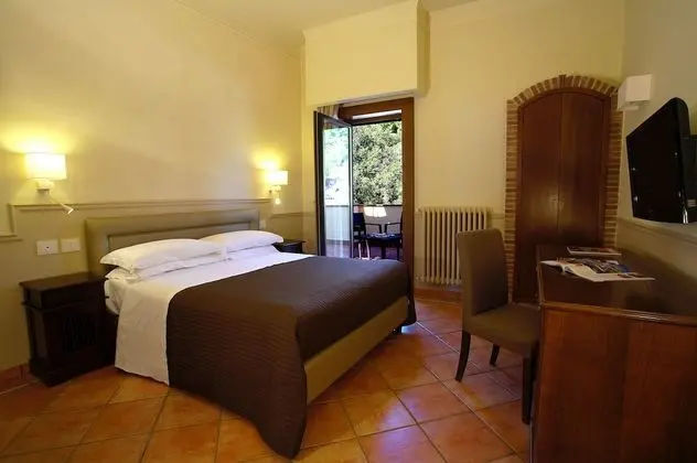 Standard Tek Büyük veya İki Ayrı Yataklı Oda, 1 Çift Kişilik veya 2 Tek Kişilik Yatak