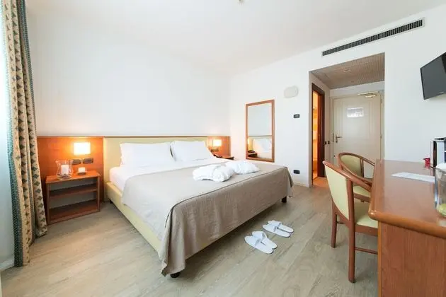 Büyük Yataklı Tek Kişilik Oda