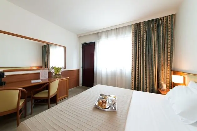 Büyük Yataklı Tek Kişilik Oda