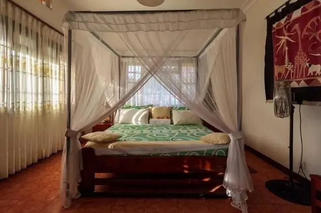 Tek Büyük Yataklı Oda, Ortak Banyo