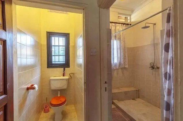 Tek Büyük Yataklı Oda, Ortak Banyo