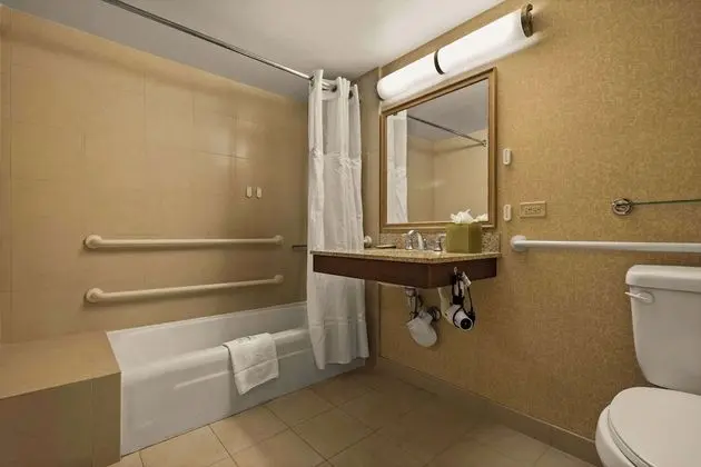 Engellilere uygun banyo