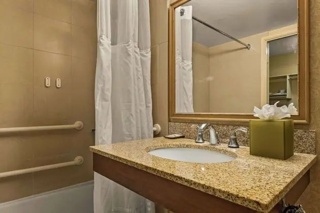 Engellilere uygun banyo
