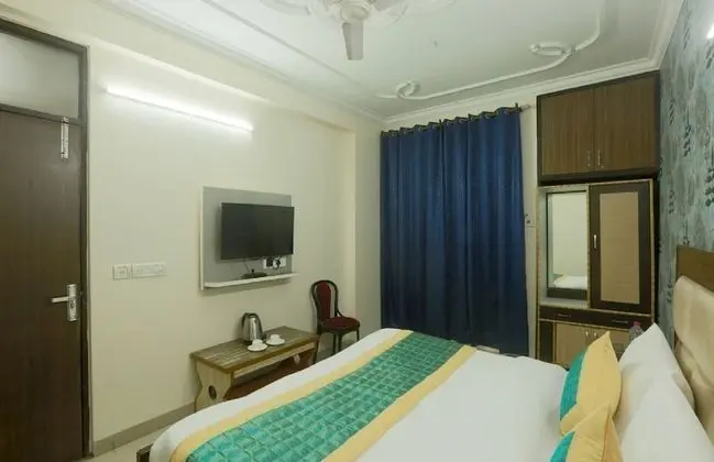Deluxe Double Room- (* Early Check in from 09 AM * Late check out till 1 PM )