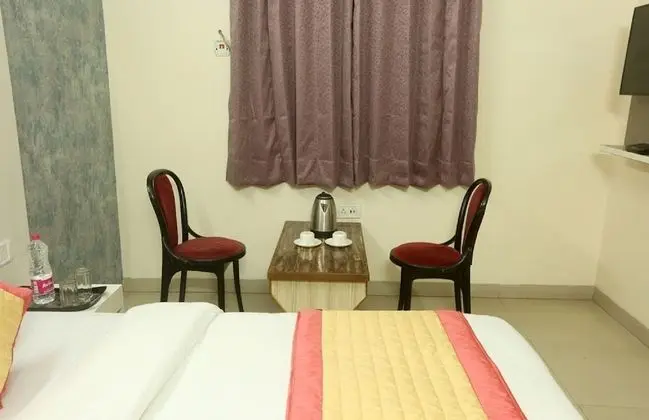 Deluxe Double Room- (* Early Check in from 09 AM * Late check out till 1 PM )