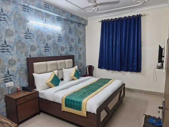 Deluxe Double Room- (* Early Check in from 09 AM * Late check out till 1 PM )