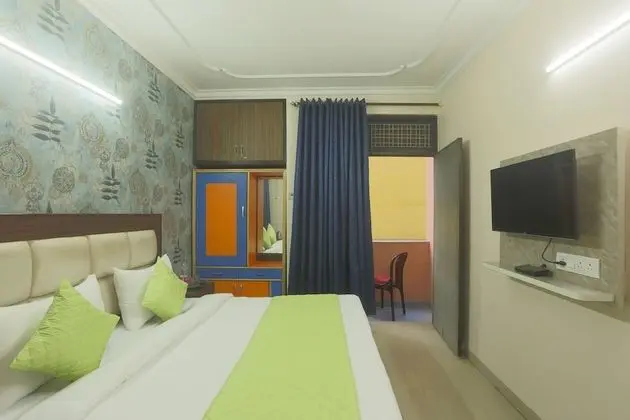 Deluxe Double Room- (* Early Check in from 09 AM * Late check out till 1 PM )