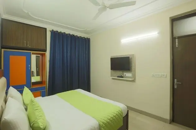 Deluxe Double Room- (* Early Check in from 09 AM * Late check out till 1 PM )