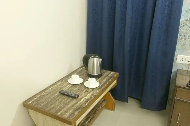 Deluxe Double Room- (* Early Check in from 09 AM * Late check out till 1 PM )