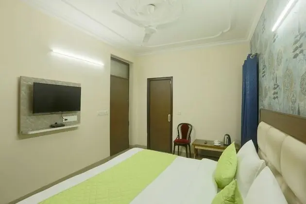 Deluxe Double Room- (* Early Check in from 09 AM * Late check out till 1 PM )