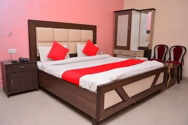 Deluxe Double Room - Free Airport Drop- (* Early Check in from 09 AM * Late check out till 1 PM )