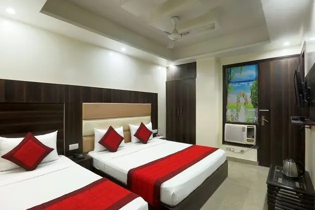Family Room- (* Early Check in from 09 AM * Late check out till 1 PM )