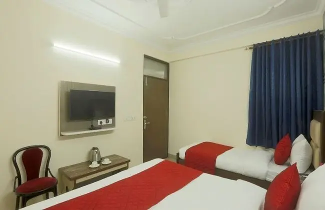 Family Room- (* Early Check in from 09 AM * Late check out till 1 PM )