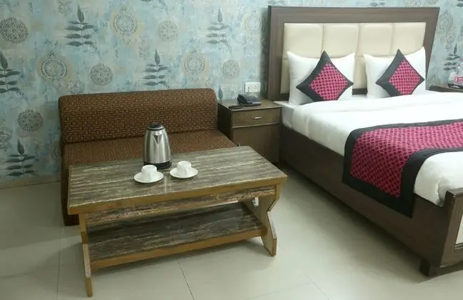 Family Room- (* Early Check in from 09 AM * Late check out till 1 PM )