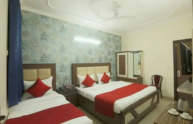Family Room- (* Early Check in from 09 AM * Late check out till 1 PM )