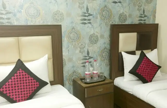 Family Room- (* Early Check in from 09 AM * Late check out till 1 PM )
