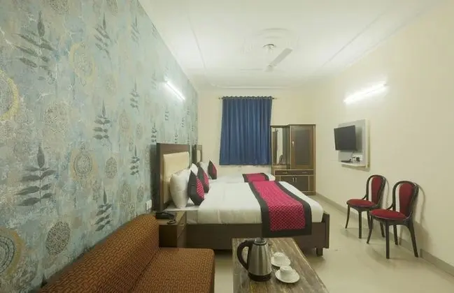 Family Room- (* Early Check in from 09 AM * Late check out till 1 PM )