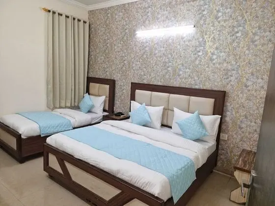 Family Room- (* Early Check in from 09 AM * Late check out till 1 PM )