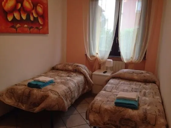 İki Ayrı Yataklı Oda, Ortak Banyo