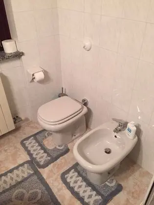 Tek Büyük Yataklı Oda, Ortak Banyo