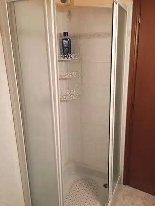 Tek Büyük Yataklı Oda, Ortak Banyo