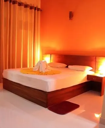 Deluxe Tek Büyük Yataklı Oda ( A/C )